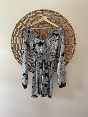 Sage Black and White Paisley V-Neck Long Sleeve Romper